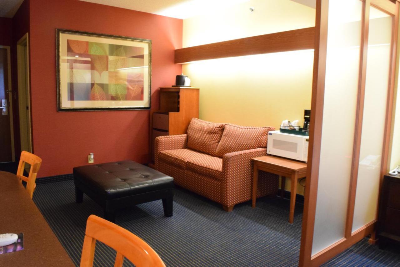 At The Finger Lakes Hotel 2*