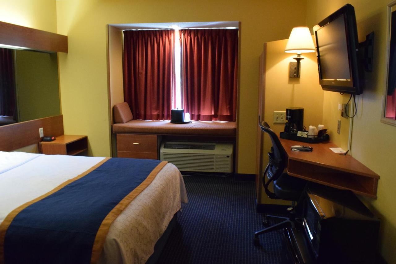 Hotel At The Finger Lakes 2*